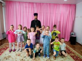 Иерей Владимир Силичев провёл встречу с воспитанниками детского сада