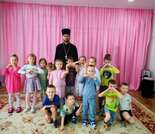Иерей Владимир Силичев провёл встречу с воспитанниками детского сада