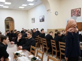 В Екатеринодарской духовной семинарии прошло занятие, посвящённое теме отцовства в современном мире