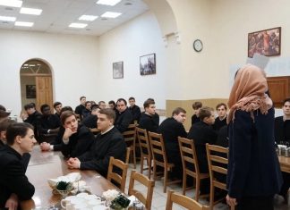 В Екатеринодарской духовной семинарии прошло занятие, посвящённое теме отцовства в современном мире