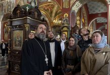 Актёры Краснодарского молодёжного театра посетили храм Святого Духа