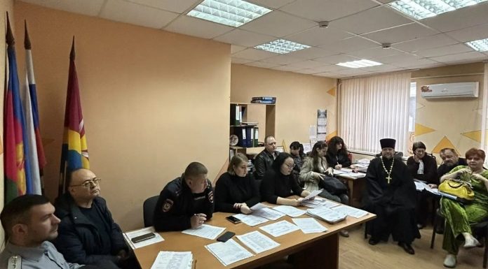 Иерей Александр Коваленко принял участие в заседании комиссии по делам несовершеннолетних и защите их прав