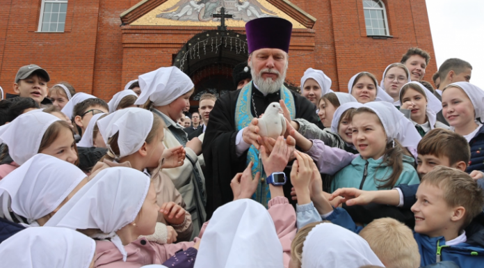 В Русской Православной школе встретили праздник Благовещения Пресвятой Богородицы