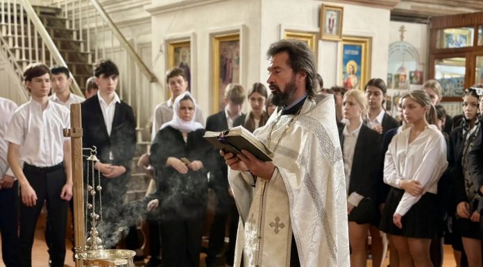 В храме Вознесения Господня помолились о выпускниках