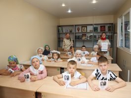 В храме преподобномученицы великой княгини Елисаветы прошёл урок, посвящённый Дню славянской письменности и культуры