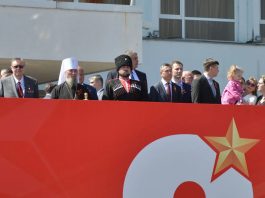 Митрополит Екатеринодарский и Кубанский Василий посетил парад ко Дню Победы
