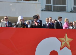 Митрополит Екатеринодарский и Кубанский Василий посетил парад ко Дню Победы