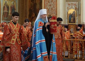 Митрополит Василий возглавил соборную Божественную литургию в Свято-Екатерининском кафедральном соборе города Краснодара