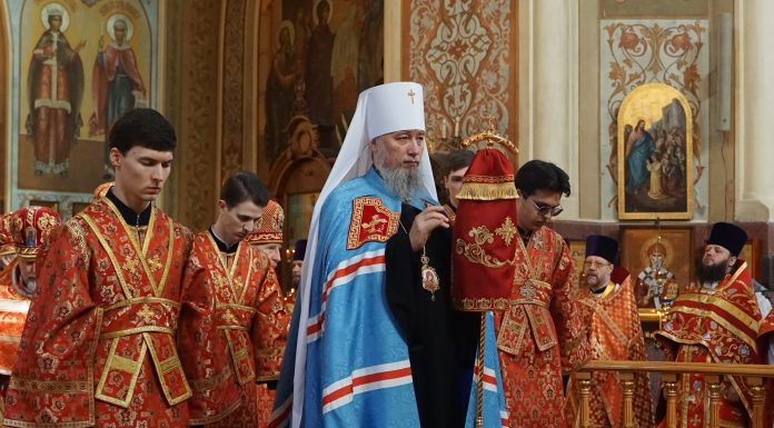 Митрополит Василий возглавил соборную Божественную литургию в Свято-Екатерининском кафедральном соборе города Краснодара