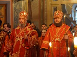 Митрополит Василий в сослужении епископа Серафима совершил Всенощное бдение в Свято-Георгиевском храме города Краснодара