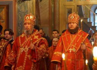Митрополит Василий в сослужении епископа Серафима совершил Всенощное бдение в Свято-Георгиевском храме города Краснодара