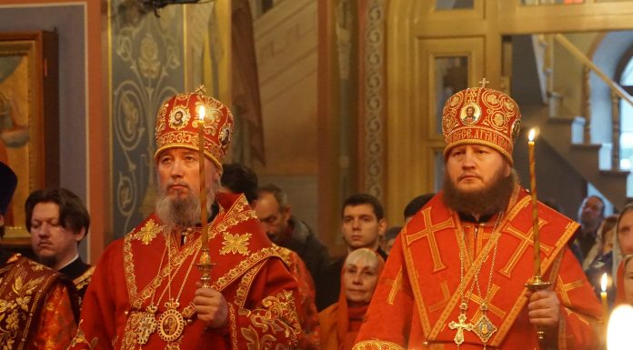 Митрополит Василий в сослужении епископа Серафима совершил Всенощное бдение в Свято-Георгиевском храме города Краснодара