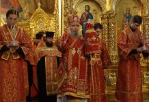 В канун Недели о самаряныне митрополит Василий совершил всенощное бдение в Свято-Екатерининском кафедральном соборе