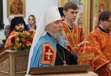 В Неделю о самаряныне митрополит Василий совершил Божественную литургию в Кирилло-Мефодиевском храме при КубГУ