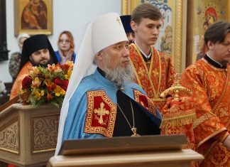 В Неделю о самаряныне митрополит Василий совершил Божественную литургию в Кирилло-Мефодиевском храме при КубГУ