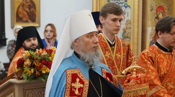 В Неделю о самаряныне митрополит Василий совершил Божественную литургию в Кирилло-Мефодиевском храме при КубГУ