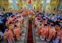 Митрополит Екатеринодарский и Кубанский Василий сослужил митрополиту Ставропольскому и Невинномысскому Кириллу в Казанском кафедральном соборе