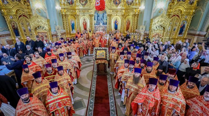 Митрополит Екатеринодарский и Кубанский Василий сослужил митрополиту Ставропольскому и Невинномысскому Кириллу в Казанском кафедральном соборе