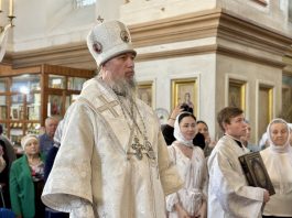 Митрополит Василий совершил Божественную литургию в храме Вознесения Господня станицы Пластуновской