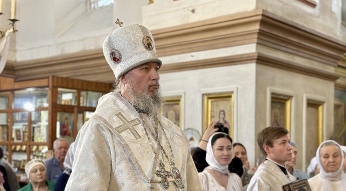 Митрополит Василий совершил Божественную литургию в храме Вознесения Господня станицы Пластуновской