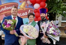 Священнослужители храмов 14-го Динского благочиния поздравили выпускников Динского района