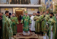 В праздник Пятидесятницы митрополит Василий совершил Божественную литургию в храме Рождества Христова станицы Динской
