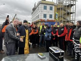 Протоиерей Сергий Лопасов благословил участников мотоклуба