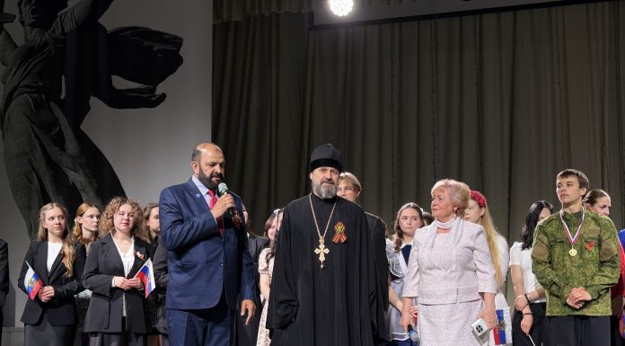 Настоятель храма Святого Духа протоиерей Сергий Лопасов и прихожане посетили концерт «Эхо поколений»
