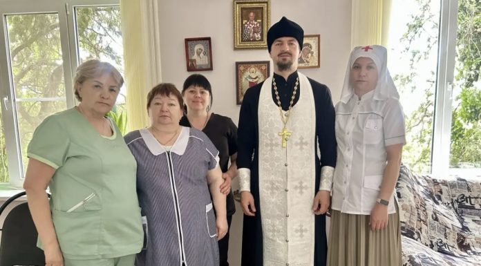 Иерей Михаил Монтиков вместе с сестрой милосердия навестил пациентов хосписа