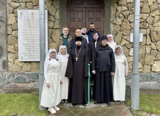 Сестры милосердия храма Святого Духа вместе с духовником иереем Алексием Скрынником совершили паломническую поездку