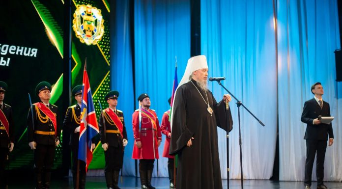 Митрополит Екатеринодарский и Кубанский Василий поздравил пограничников с праздником и напомнил о важности духовного воспитания