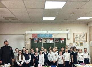Диакон Евгений Дасов рассказал школьникам о Великой Отечественной войне