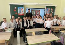 Священник Сергий Кондратенко встретился с учениками казачьего класса