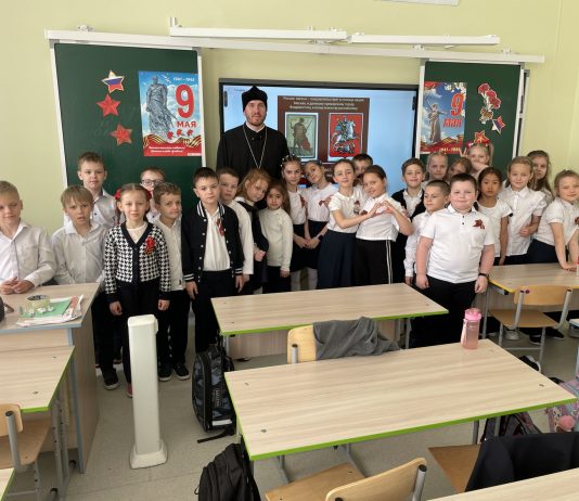 Священник Сергий Кондратенко встретился с учениками казачьего класса