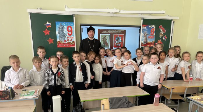 Священник Сергий Кондратенко встретился с учениками казачьего класса
