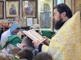 В РКШ «Лествица» при храма свт. Николая Чудотворца на Садах состоялся молебен по окончании учебного года