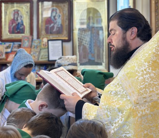 В РКШ «Лествица» при храма свт. Николая Чудотворца на Садах состоялся молебен по окончании учебного года