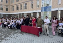 Клирики храма святителя Николая Чудотворца на Садах посетили торжественные линейки в школах