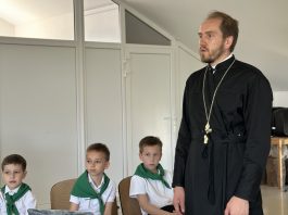 Священник рассказал школьникам о жизни святых равноапостольных Кирилла и Мефодия