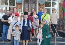 Молодежь Свято-Воскресенского храма совместно с прихожанами посетила Екатеринодарскую духовную семинарию и Свято-Троицкий собор