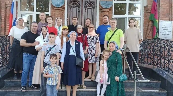 Молодежь Свято-Воскресенского храма совместно с прихожанами посетила Екатеринодарскую духовную семинарию и Свято-Троицкий собор