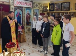 В ст. Саратовской школьники с экскурсией посетили храм