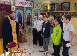 В ст. Саратовской школьники с экскурсией посетили храм