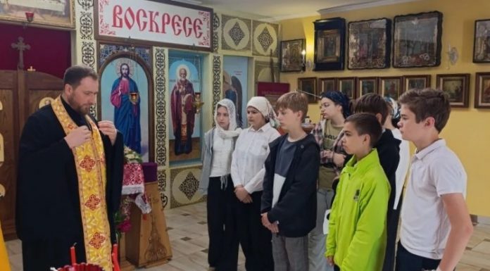 В ст. Саратовской школьники с экскурсией посетили храм