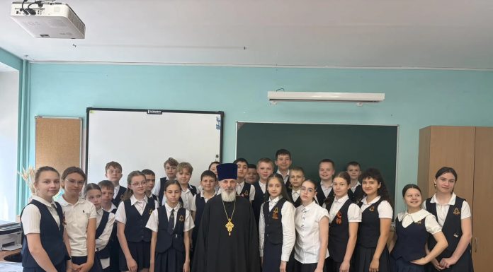 Протоиерей Александр Ананян провёл урок в школе № 52 г. Краснодара