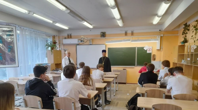 Иерей Вячеслав Ли провёл духовно-нравственные беседы в казачьих классах МАОУ СОШ № 93