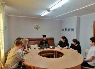 Иерей Арсений Рощин рассказал студентам Краснодарского гуманитарно-технологического колледжа о Всероссийской неделе семьи