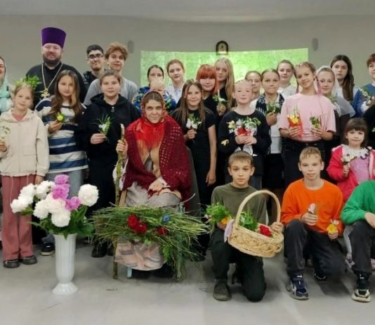 В Свято-Троицком храме Горячего Ключа провели встречу для молодежи, приуроченную к Неделе семьи