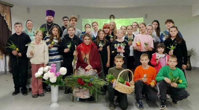 В Свято-Троицком храме Горячего Ключа провели встречу для молодежи, приуроченную к Неделе семьи