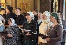 В день памяти блаженной Матроны Московской в Свято-Троицком соборе состоялось богослужение с участием народного хора